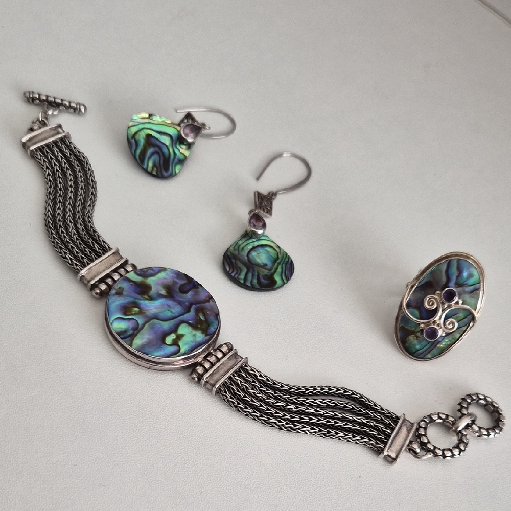Elegant 9.25 Silver and Abalone Jewelry Set